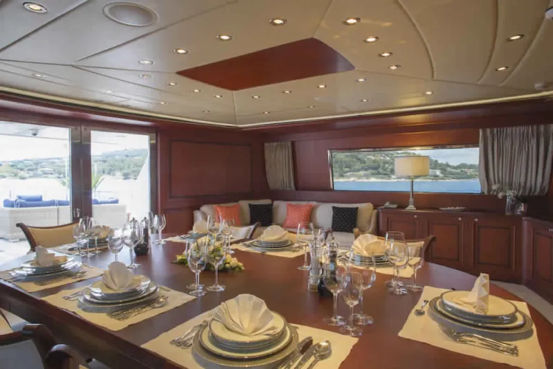 لون قوى وتراث غنى.. يخت MIRAGGIO الفاخر يوفر لك المتعة والخصوصية