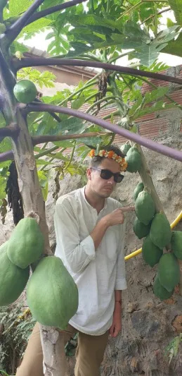 أبهرته طبيعتها النادرة.. جولة سائح سويسري بين جبال «فيفاء» الساحرة «فيديو»