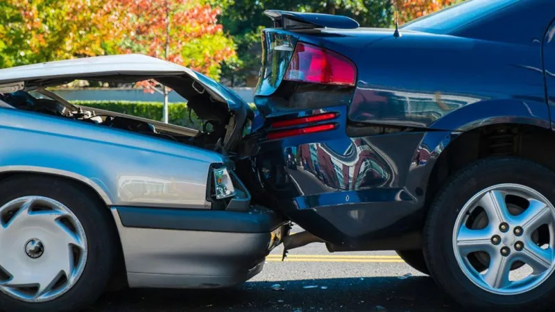 قبل التورط بشرائها.. علامات تثبت تعرض السيارة المستعملة لحادثة