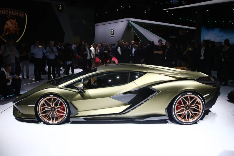 أول مجموعة هايبرد بقدرة 800 حصان و 63 سيارة لامبورغيني "سيان" بسعر 4 ملايين دولار.. بيعت بالكامل 