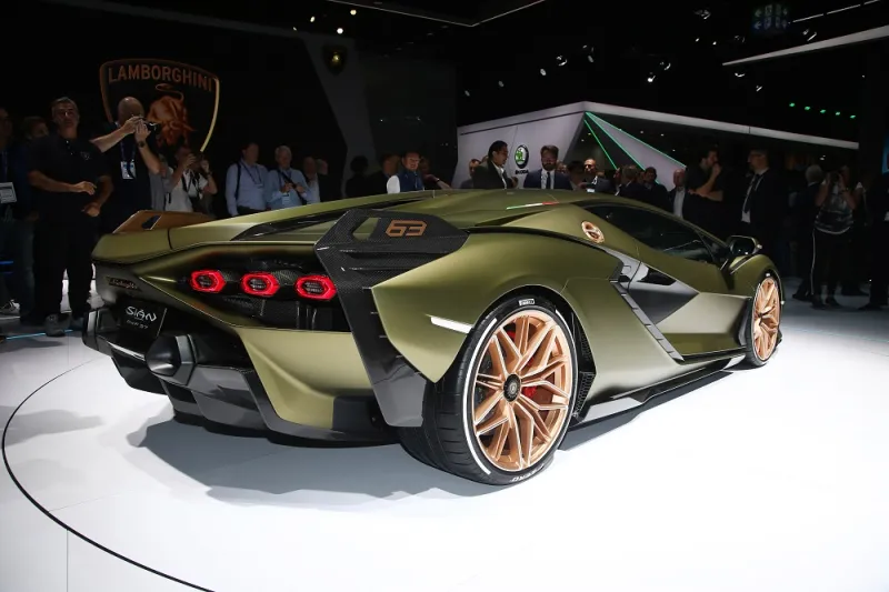 أول مجموعة هايبرد بقدرة 800 حصان و 63 سيارة لامبورغيني "سيان" بسعر 4 ملايين دولار.. بيعت بالكامل 