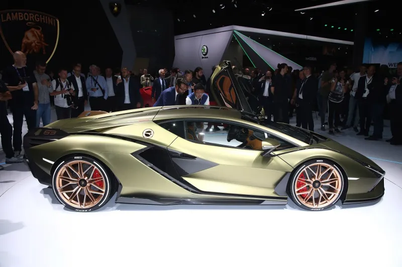 أول مجموعة هايبرد بقدرة 800 حصان و 63 سيارة لامبورغيني "سيان" بسعر 4 ملايين دولار.. بيعت بالكامل 