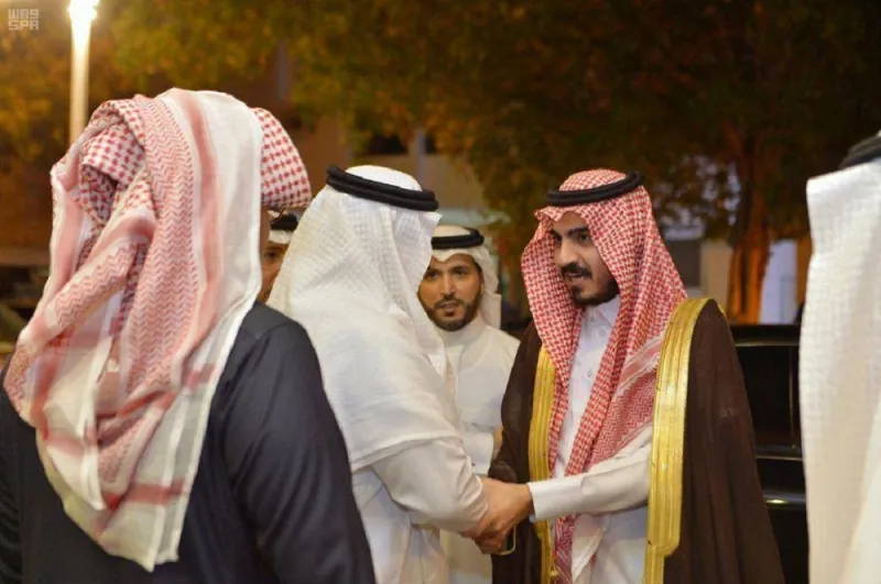 نائب أمير منطقة مكة المكرمة يقدم تعازيه لأسرة الحارثي في وفاة والدهم