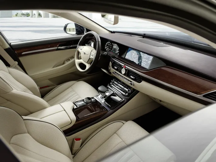 جينيسيس G90 سيارة تطوي معها المسافات بمتعة دون عناء