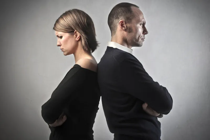 علامات الهجران والطلاق العاطفي.. احذرها