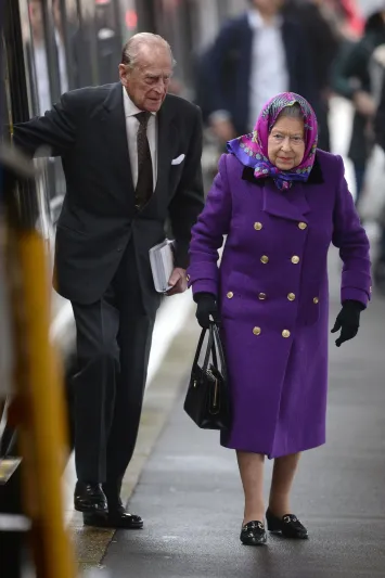  بعد نقله للمستشفى.. ما حقيقة الوضع الصحي للأمير فيليب ؟ «فيديو»