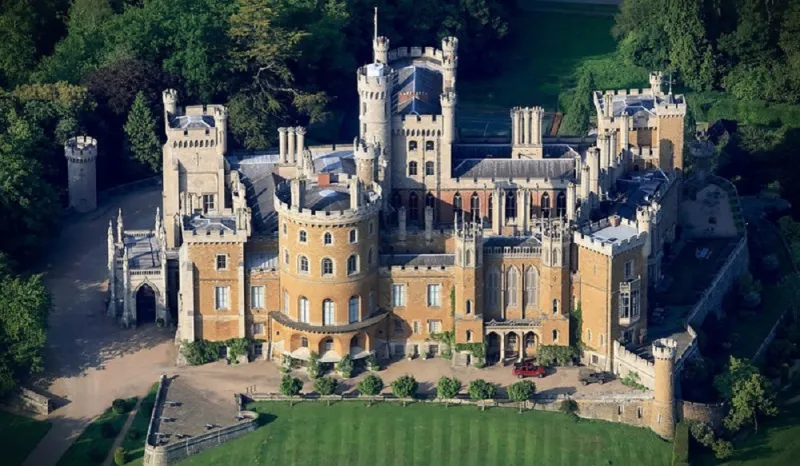  إقامة ملكية فاخرة.. احتفال مميز بالعام الجديد لعشاق مسلسل  « The Crown»