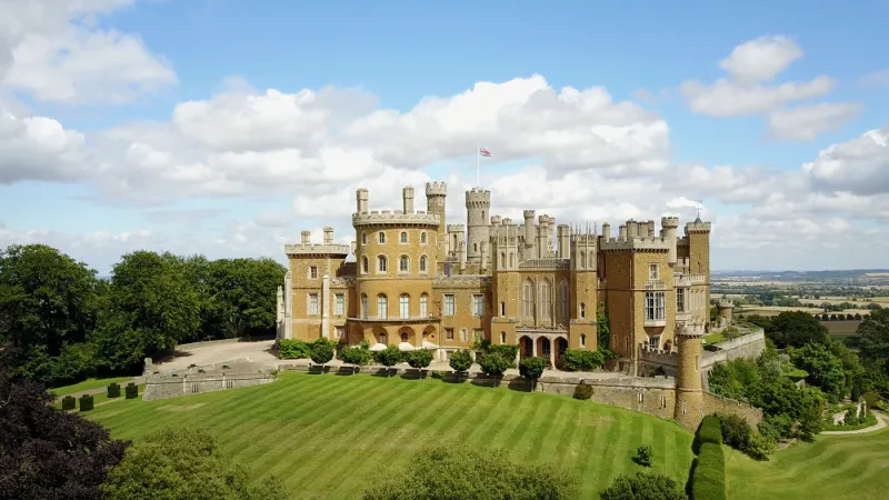  إقامة ملكية فاخرة.. احتفال مميز بالعام الجديد لعشاق مسلسل  « The Crown»