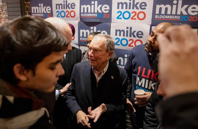 «بلومبيرغ» يستعين بسجناء لهزيمة ترامب في الانتخابات الأمريكية!