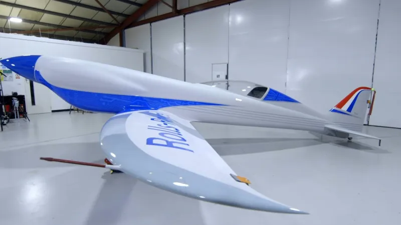 «رولز رويس » تكشف عن اسرع طائرة كهربائية في العالم (فيديو)