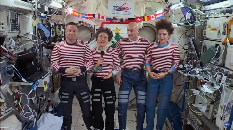 بشجرة صفيح.. رواد «NASA» يحتفلون بـ«الكريسماس» على طريقتهم الخاصة «فيديو»