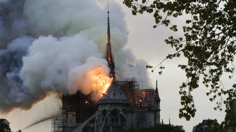 عزل ترامب وصفقة أوبر وكريم ومقتل البغدادي.. أبرز ما شهده العالم في 2019 (فيديو)