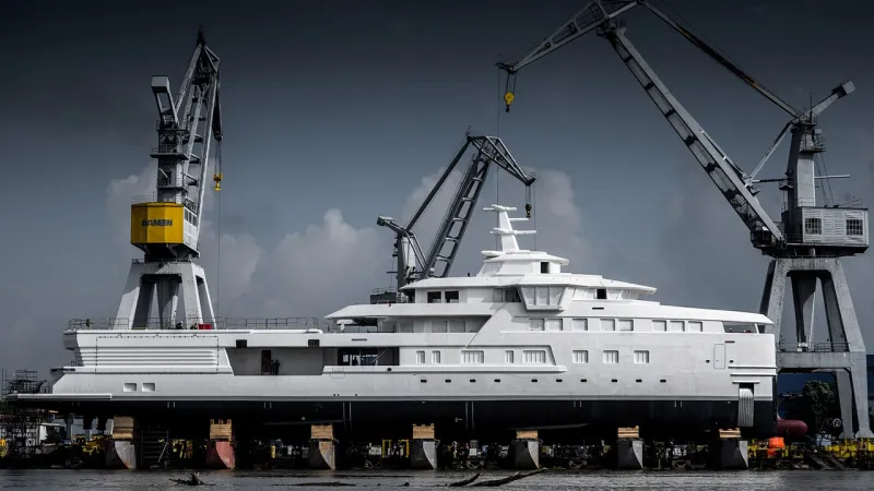 أول يخت كاسر للجليد في العالم «فيديو»