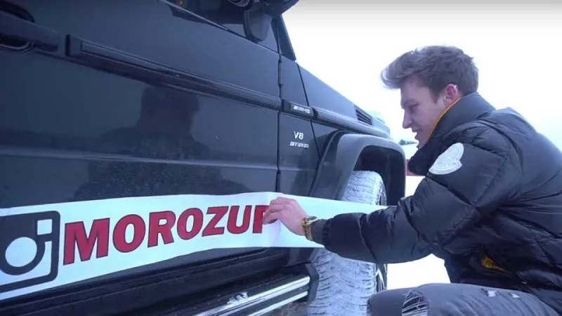 لم يبعها.. روسي يتخلص من سيارته المرسيدس البالغ ثمنها 180 ألف دولار «فيديو»