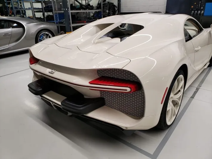 نسخة جديدة من «بوجاتي شيرون» بتصميم ماركة أزياء عالمية (فيديو)