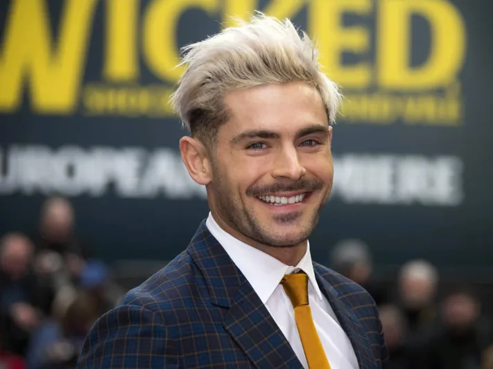  زاك إيفرون نقل إلى المستشفى مع العدوى المميتة (فيديو)