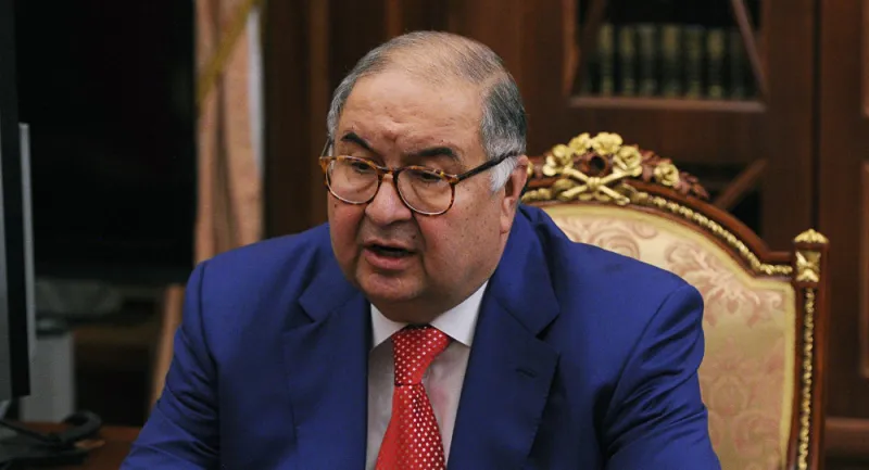  ملياردير قرر تقسيم ثروته مع الذين ساعدوه