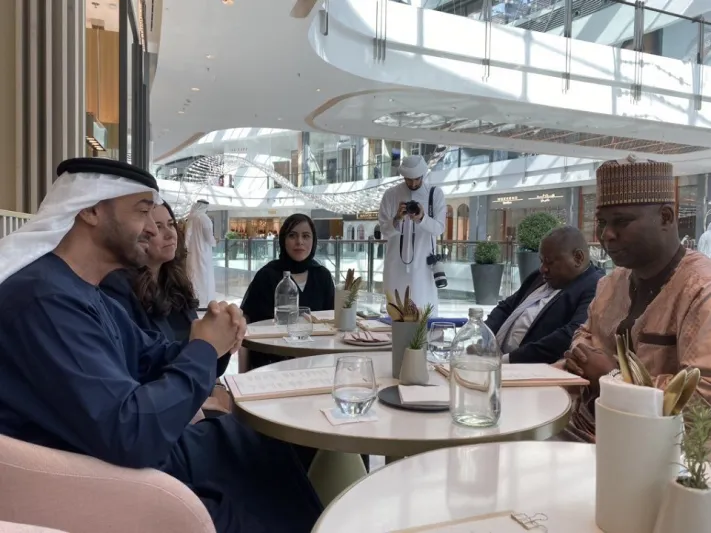 الشيخ محمد بن زايد في «دبي مول» بصحبة محمد العبار.. كيف تفاعل الإماراتيون؟ «فيديو»