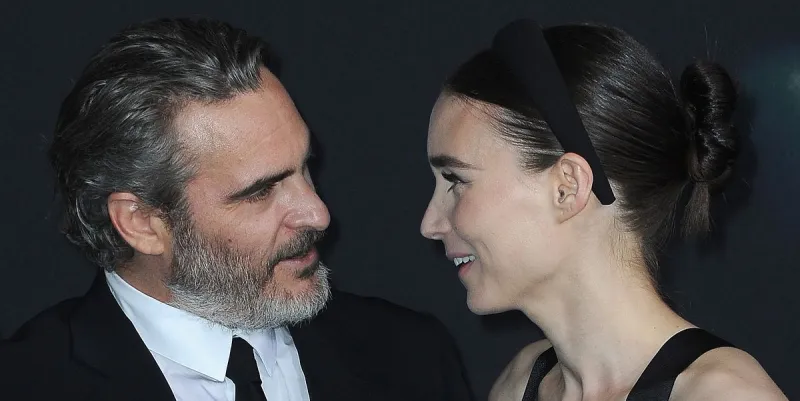 لماذا ألقت الشرطة القبض على بطل فيلم الجوكر؟ (فيديو)