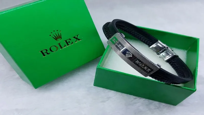 أفضل أساور رجالية لأناقة يدك.. عنوان الرجل العصري