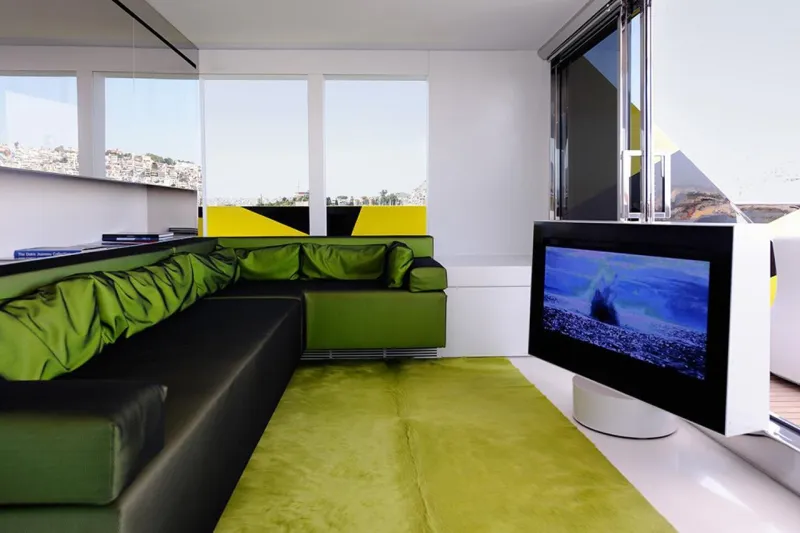 قطعة فنية عائمة على المحيط..شاهد يخت «جيلتي» الفاخر