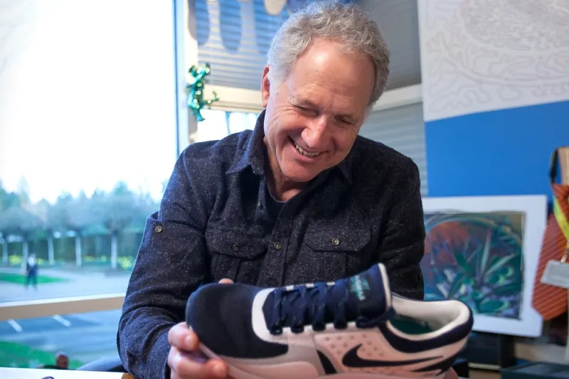 تينكر هاتفيلد.. قصة المهندس المعماري مبدع تصميم الأحذية