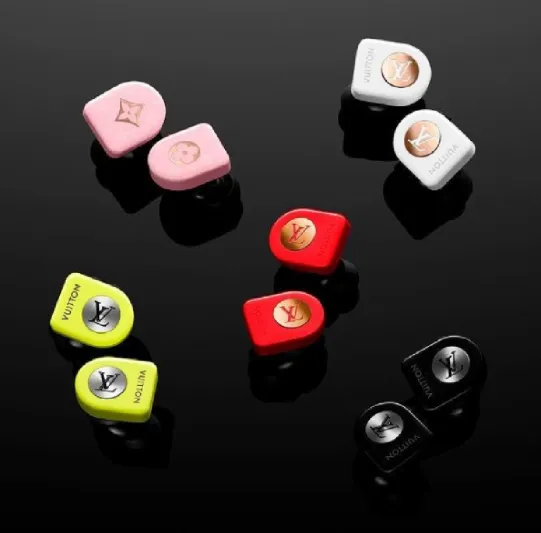 سماعات لويس فويتون هوريزون الجديدة.. التكنولوجيا الصوتية المتطورة مع علامة لويس فويتون المميزة