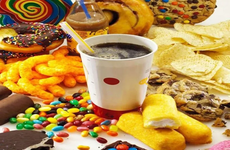 بعد سن الثلاثين.. احذر تناول هذه الأطعمة ضارة جدا بصحتك!