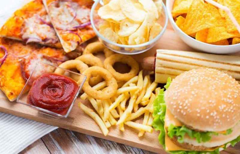 بعد سن الثلاثين.. احذر تناول هذه الأطعمة ضارة جدا بصحتك!