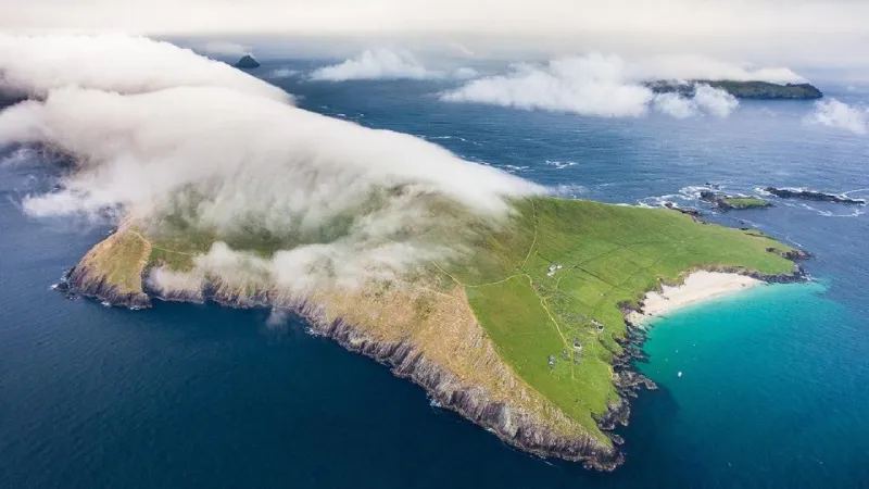 هل ترغب في العودة لحياة القرن الماضي وبدون إنترنت؟ .. جزيرة أيرلندية توفر ذلك