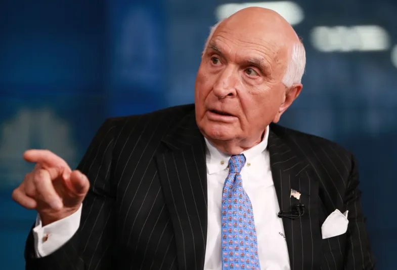 أحدهم كان يرتدي ثياب أشقائه.. نشأوا في عائلات فقيرة ليصبحوا أثرياء العالم