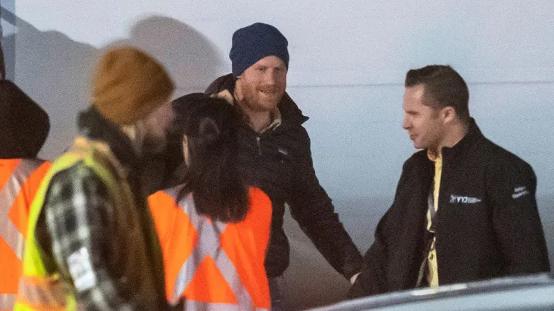 كيف أثار الأمير هاري الجدل بهيئته الغريبة عند وصوله كندا؟ «صور»