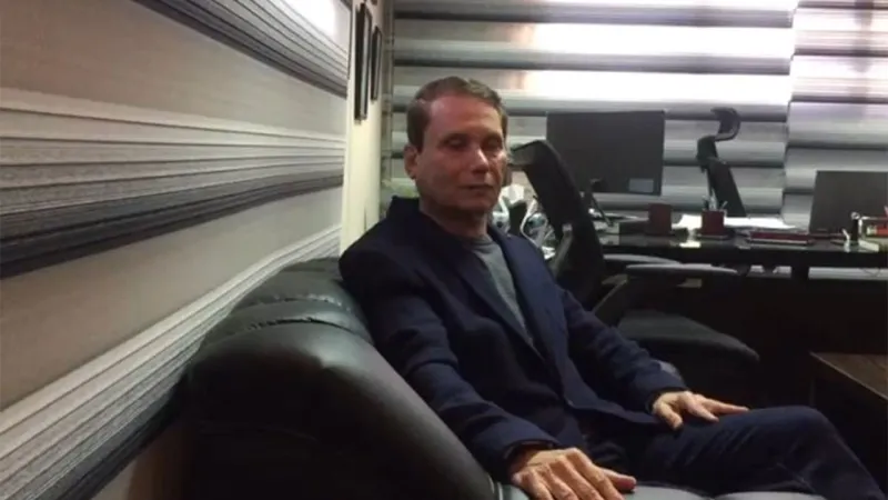 أكبر محترف لكرة القدم في العالم .. بعمر 75 ويسعى لـ«جينيس» (فيديو)