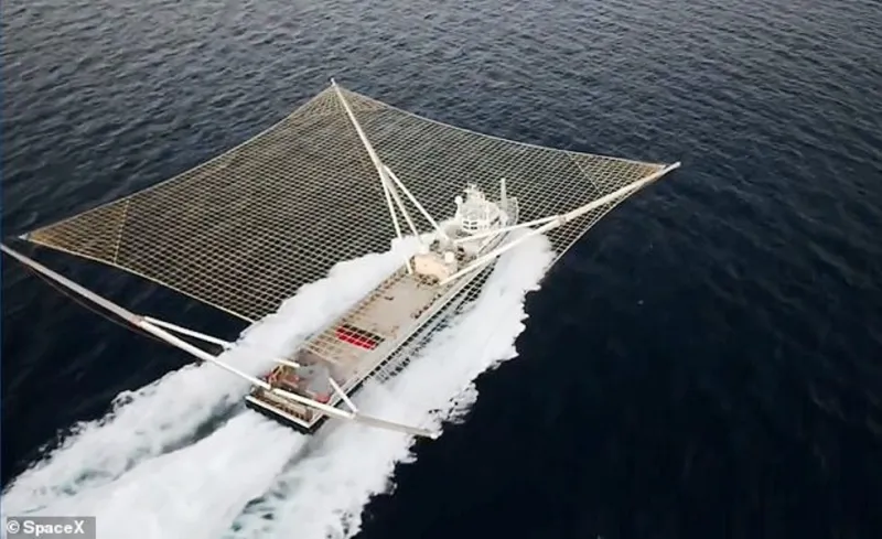 إيلون ماسك يثير الجدل بطريقة جديدة لهبوط رواد الفضاء «فيديو»