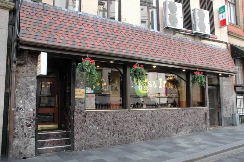 تناول الطعام بصحبة أصدقائك دون مطالعة هاتفك.. مطعم إيطالي يحقق ذلك بطريقة مبتكرة