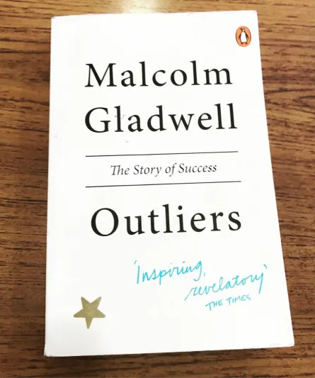 «كتاب اليوم».. كيف تكون استثنائياً على طريقة مالكوم جلادويل؟