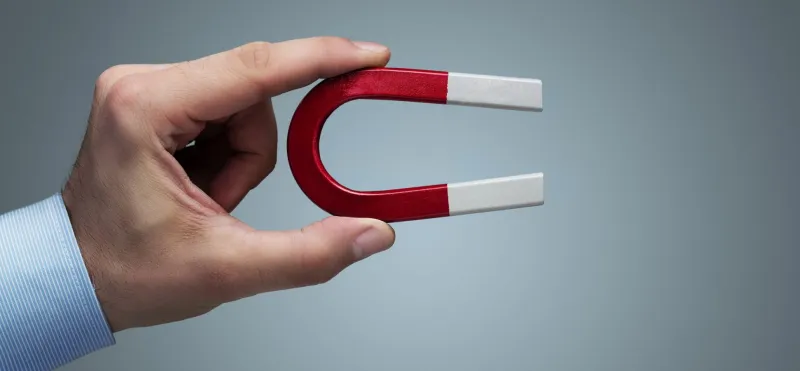 ما هو قانون الجذب؟ وهل يجعلك أكثر نجاحًا؟