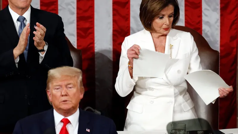 ترامب يتجاهل مصافحة رئيسة مجلس النواب.. ماذا كان الرد؟ «فيديو»