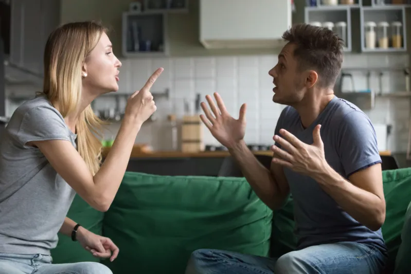 المشاكل الأسرية صداع مستمر.. كيف تتصالح مع زوجتك؟
