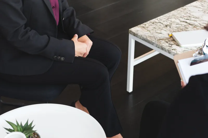 كيف تجد وظيفتك المُقبلة؟ التحدث مع المقربين أسهل الطرق!