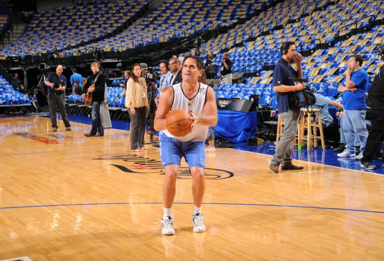 قصة نجاح مارك كوبان.. تقاعد كمليونير وعاد للعمل كملياردير!