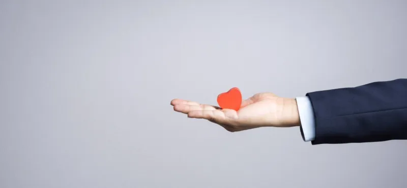 «كتاب اليوم».. كيف يقودك مزيج بين الحب والعمل إلى القمة؟