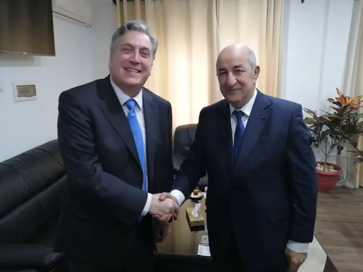 رئيس الجزائر عبد المجيد تبّون.. يمد يده للحوار ويضرب بها الفاسدين.. وحكومته من الشباب