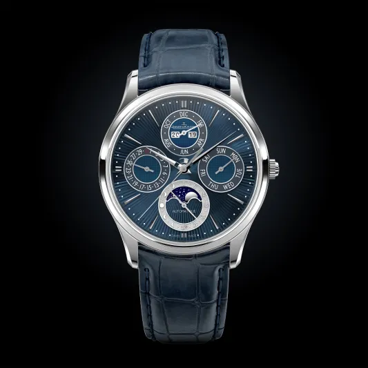 زيّن إطلالتك بالأزرق الكلاسيكي.. لون 2020 