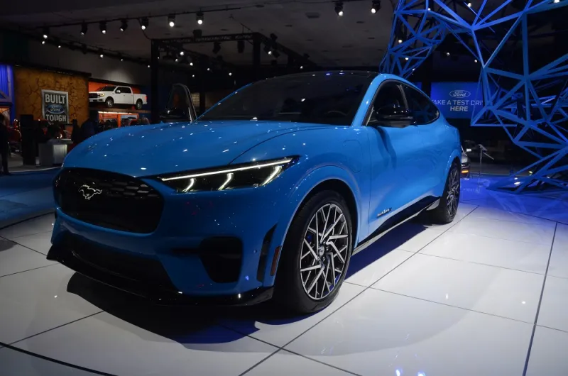 أهم سبع سيارات في معرضي دبي ولوس أنجليس: حينما تتألق التكنولوجيا في سوق خاملة