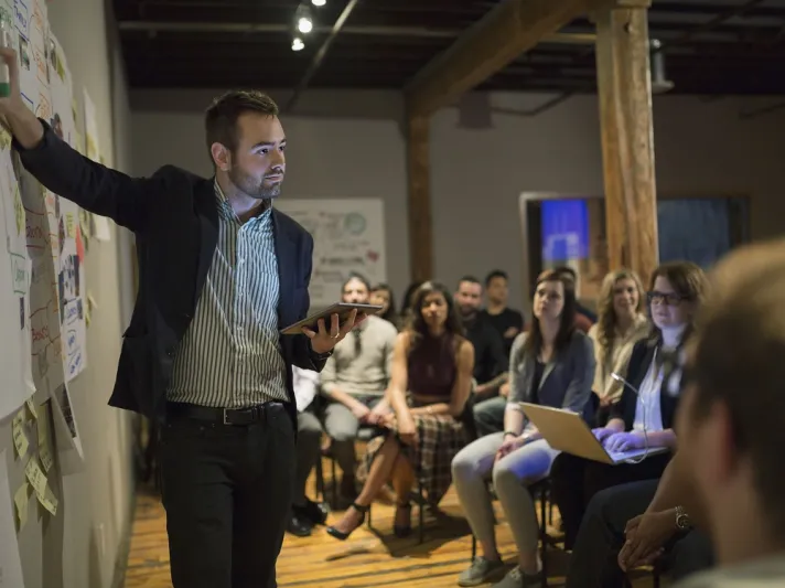 3 عناصر للعروض التقديمية العظيمة يتجاهلها أغلب المتحدثين