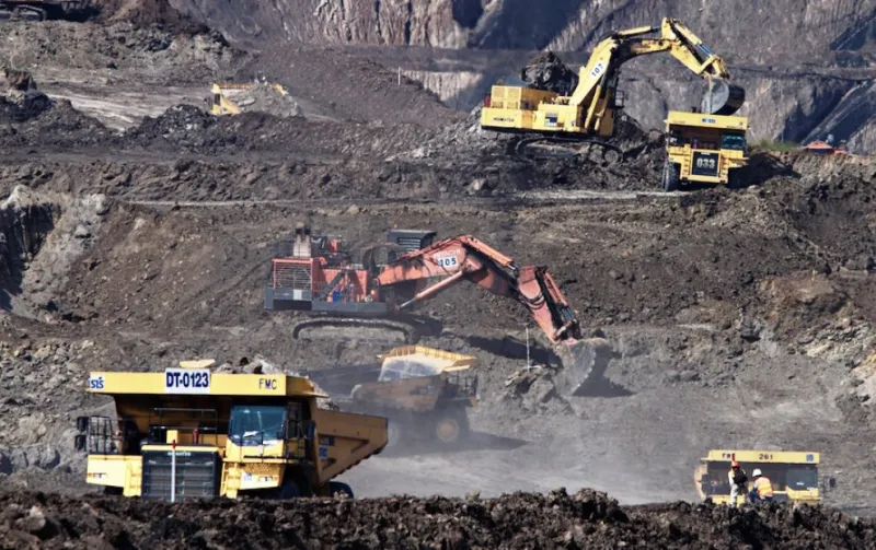 يتصارع عليه ترامب والصين.. ما هو معدن «سيزيوم» النادر؟ (فيديو)