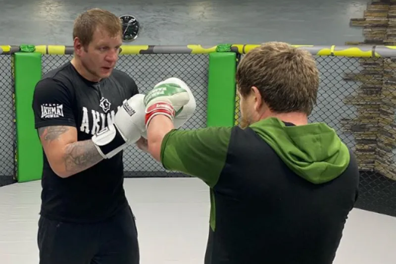 الرئيس الشيشاني في حلبة مصارعة..ماذا يفعل؟! «صور»