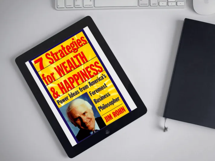 «كتاب اليوم».. استراتيجيات النجاح والثراء والسعادة 