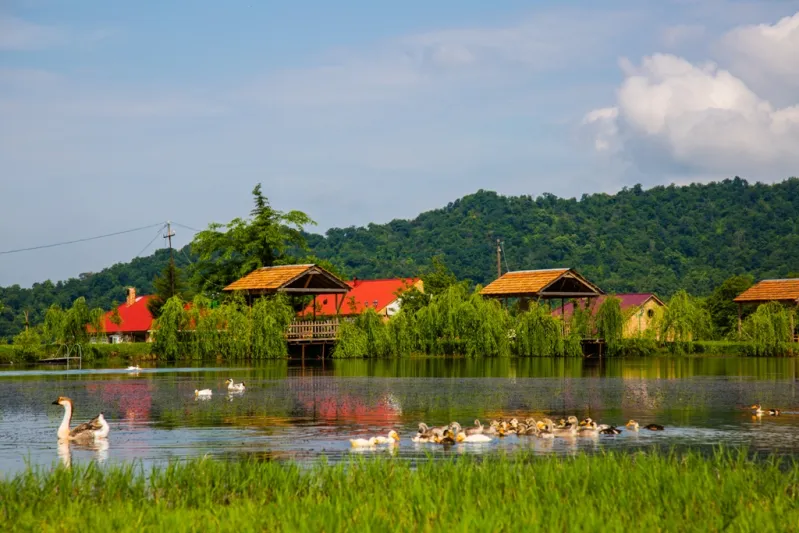 دليلك السياحي الكامل في أذربيجان.. كيف تستمتع في أرض النار؟